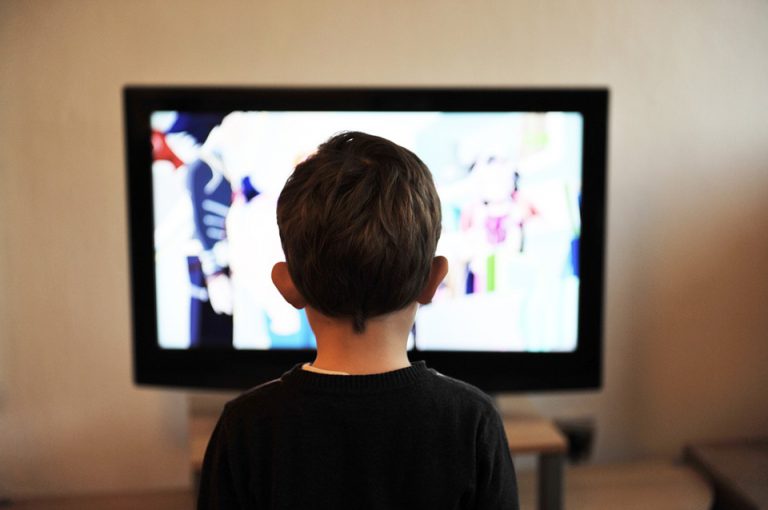 Watching TV too close hurts your eyes US children tv child television home - 4 Myths About Modern Medicine
